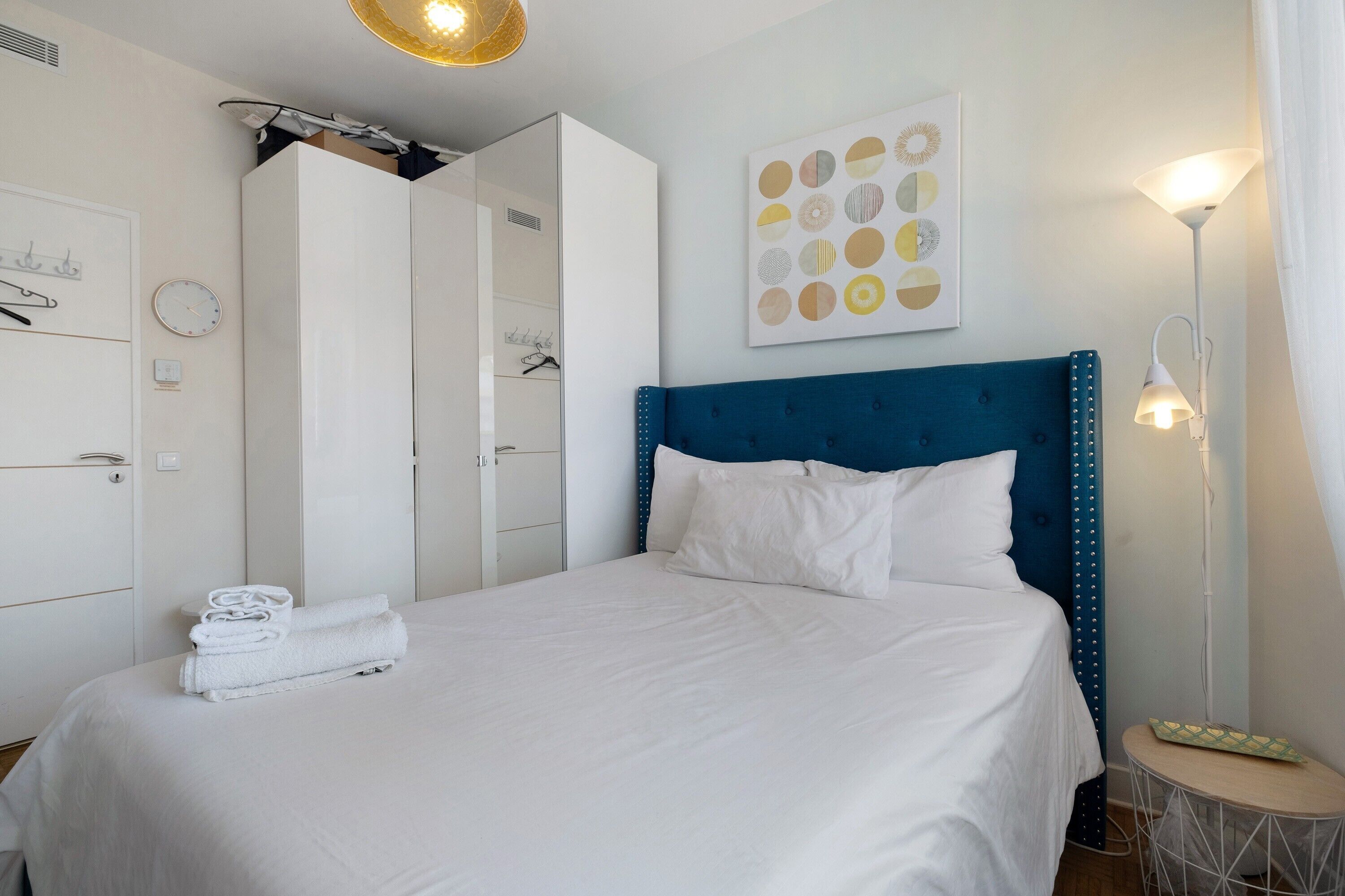 2 dormitorios, tabla de planchar con plancha, wifi y ropa de cama