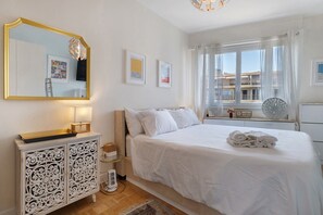 Room - Sea View 2 Bed & 2 Bath - Highly Rated, with Wi-Fi and Air Conditioning (Nice)