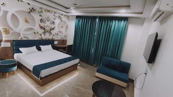 Luxury Double Room, Courtyard View | Desk, laptop workspace, blackout drapes, soundproofing