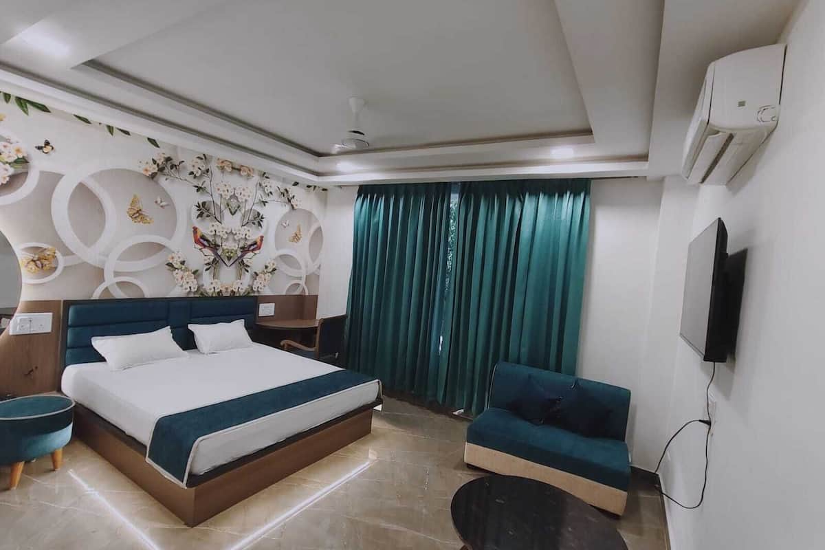 Habitación de lujo doble, vistas al patio | Escritorio, espacio para trabajar con un portátil, cortinas opacas