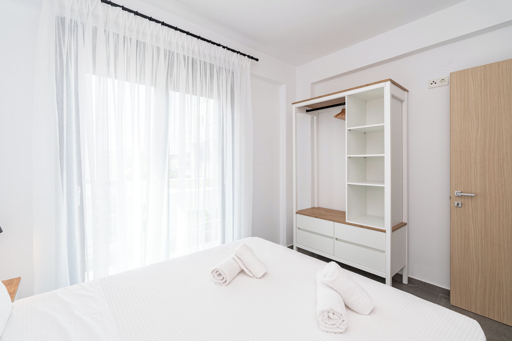 Iron/ironing board, travel cot, free WiFi, bed sheets