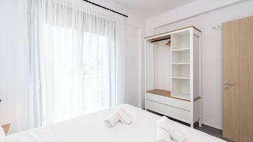 Iron/ironing board, travel cot, free WiFi, bed sheets