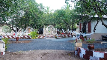 Khuôn viên nơi lưu trú