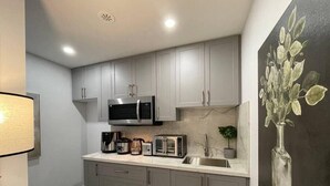 Unclassified image, 2 of 96, button -     Oakville Executive Luxury Residence| 4BR • 7QB• 5 Ensuites • 2 Kitchens (Oakville)