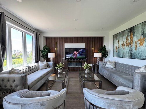 Prestigious Executive Residence Angus Glen West