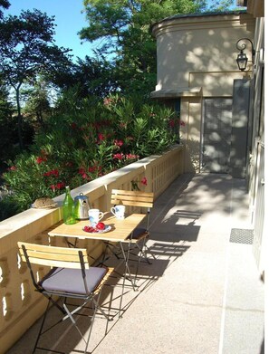 Unclassified image, 4 of 33, button - Fourteen-Person Valréas Holiday Home (Valréas)