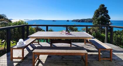 Classic Kiwi Oceanview Bach