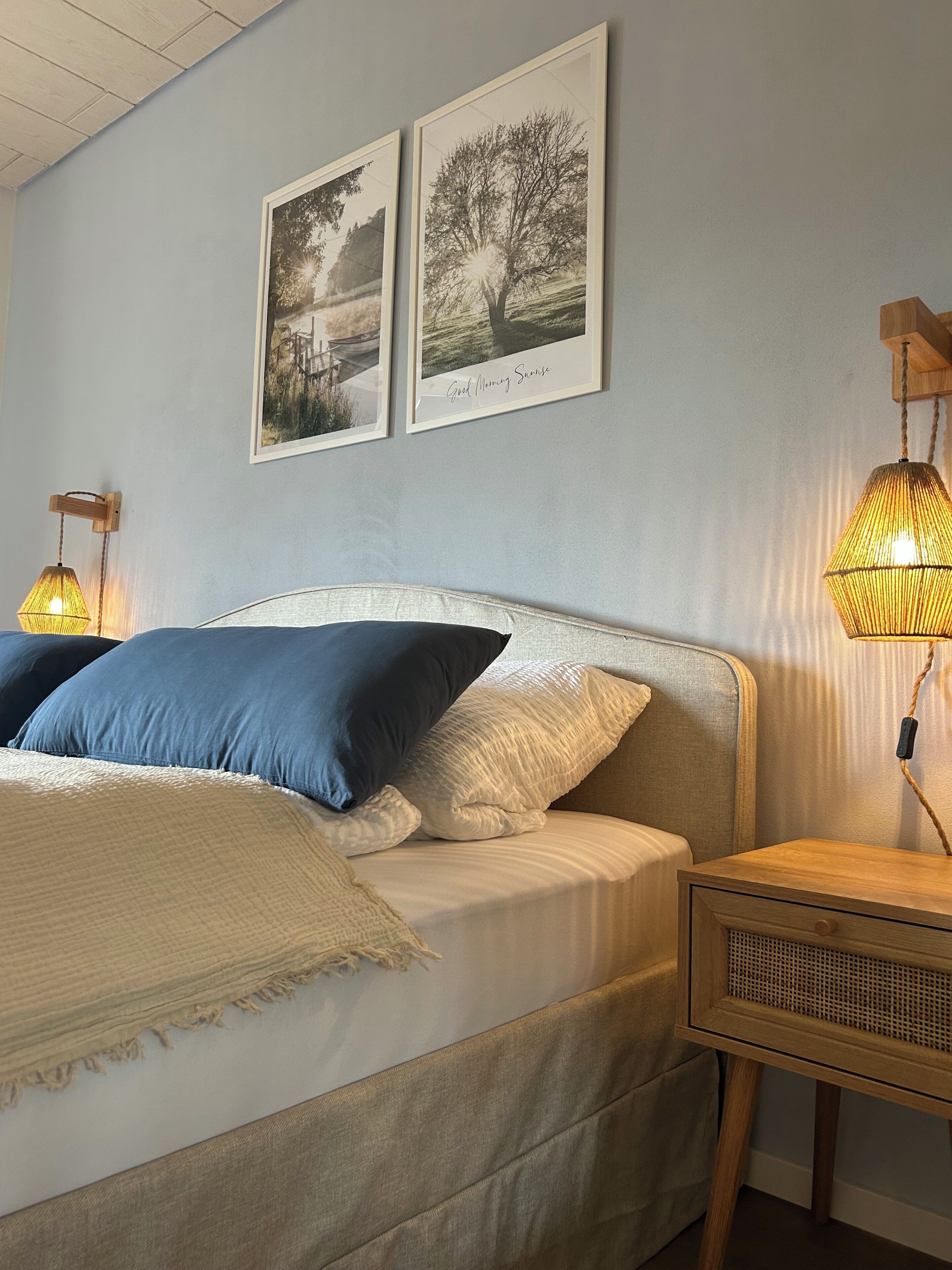 Iron/ironing board, WiFi, bed sheets