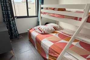 Room - Villa with pool and jacuzzi near Châteauneuf-du-Pape – 13 people (Sorgues)