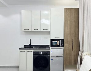 Interior - Chic Studio Apartment in Victoria Island with Pool, Fast Wi-Fi & 24/7 Power (Lagos)