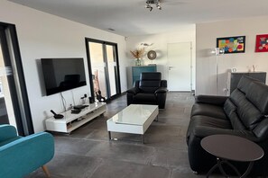 Living area - Villa with pool and jacuzzi near Châteauneuf-du-Pape – 9 people (Sorgues)