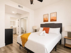 1 habitación, escritorio, tabla de planchar con plancha y wifi 