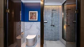 Classic-Doppelzimmer | Badezimmer | Haartrockner, Handtücher, Seife, Shampoo