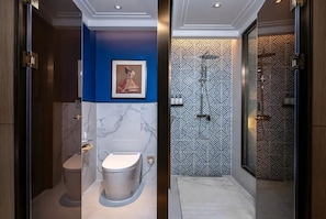 Classic-Doppelzimmer | Badezimmer | Haartrockner, Handtücher, Seife, Shampoo