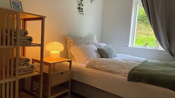 2 bedrooms, iron/ironing board, WiFi, bed sheets