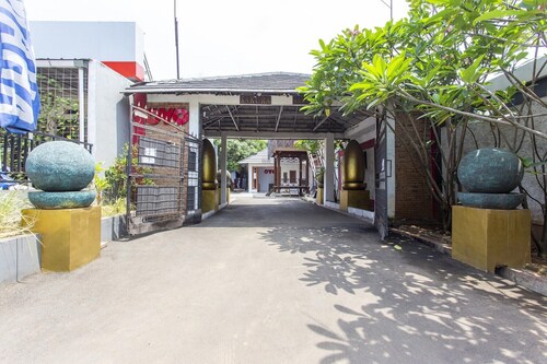 Deluxe Double Stay Near Metro Mall