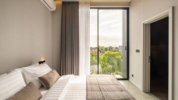 2 bedrooms, desk, WiFi, bed sheets
