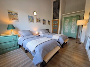 3 habitaciones, escritorio, tabla de planchar con plancha y wifi 