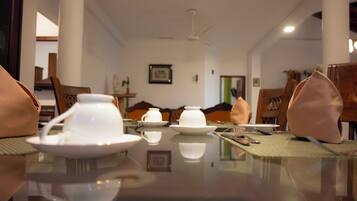 Deluxe Double Room | Dining