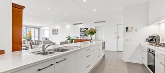Penthouse 1 | Stylish Beachside Retreat