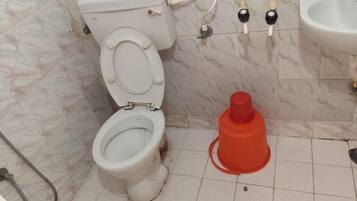 Basic Double Room | Bathroom | Shower