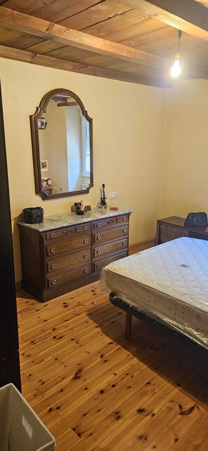 Room - Single-family home (Pobladura de Bernesga)