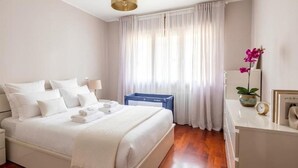 2 bedrooms, iron/ironing board, free WiFi, bed sheets - Spacious 2-bedroom, 2-bathroom apartment near the Colosseum in Rome (Roma)