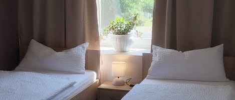 2 bedrooms, WiFi (free), bed sheets