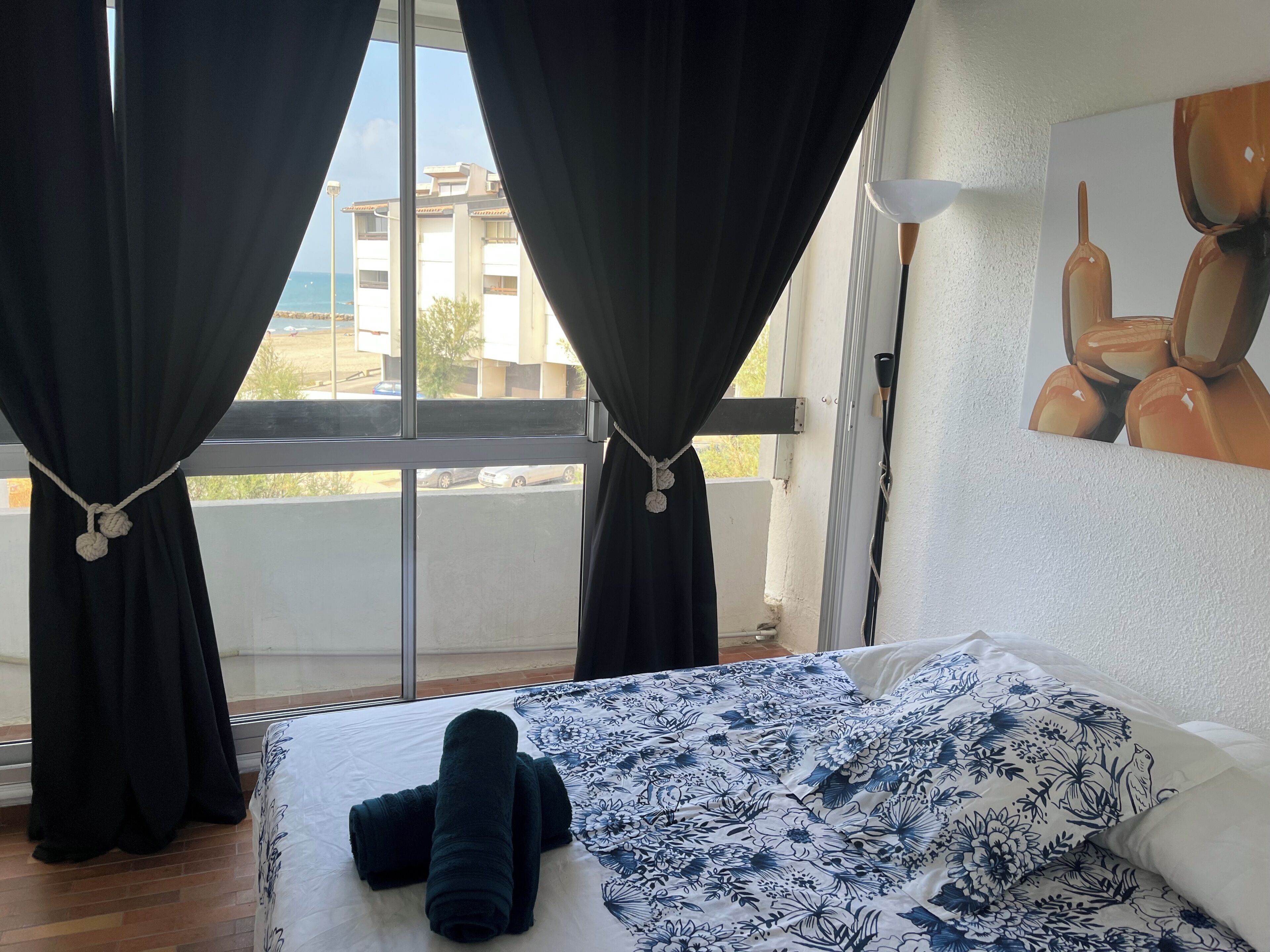 2 bedrooms, iron/ironing board, bed sheets