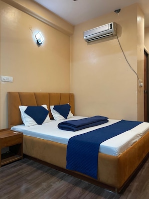 Room - Kashi Dham P Guest House (Varanasi)
