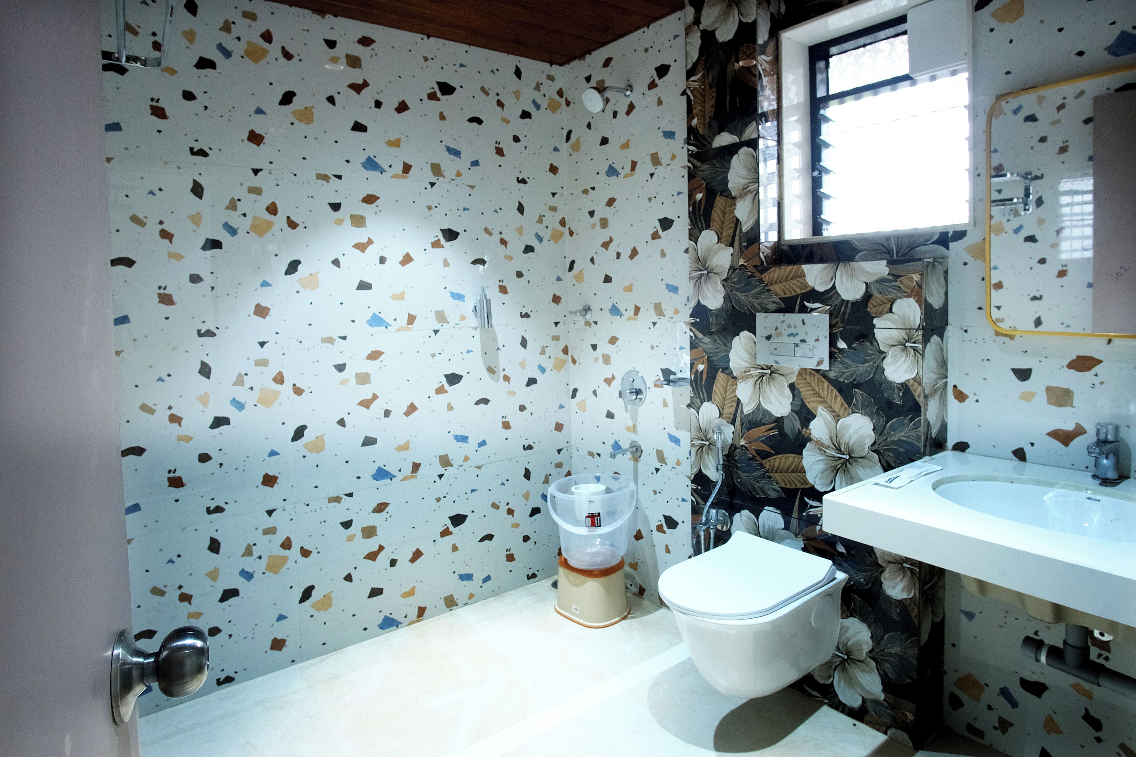Standard Room | Bathroom | Shower, free toiletries, towels, soap