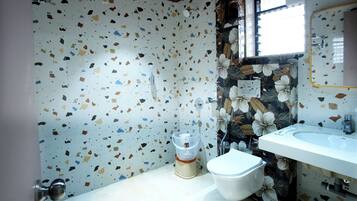 Standard Room | Bathroom | Shower, free toiletries, towels, soap