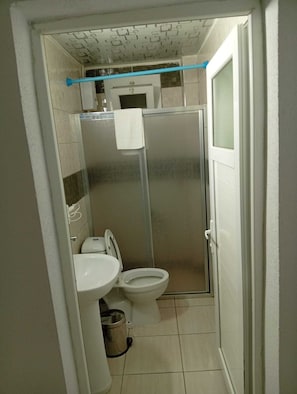 Basic Room, Balcony | Bathroom | Hair dryer, towels, soap, shampoo - CARETTA VITA BELLA HOTEL (Silifke)