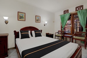 Kamar Double Standar | Meja kerja, Wi-Fi gratis, dan seprai linen