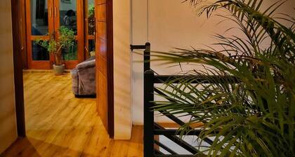 Cozy 1-bedroom apartment in serene walk to Kandy city bordering Jungle with AC