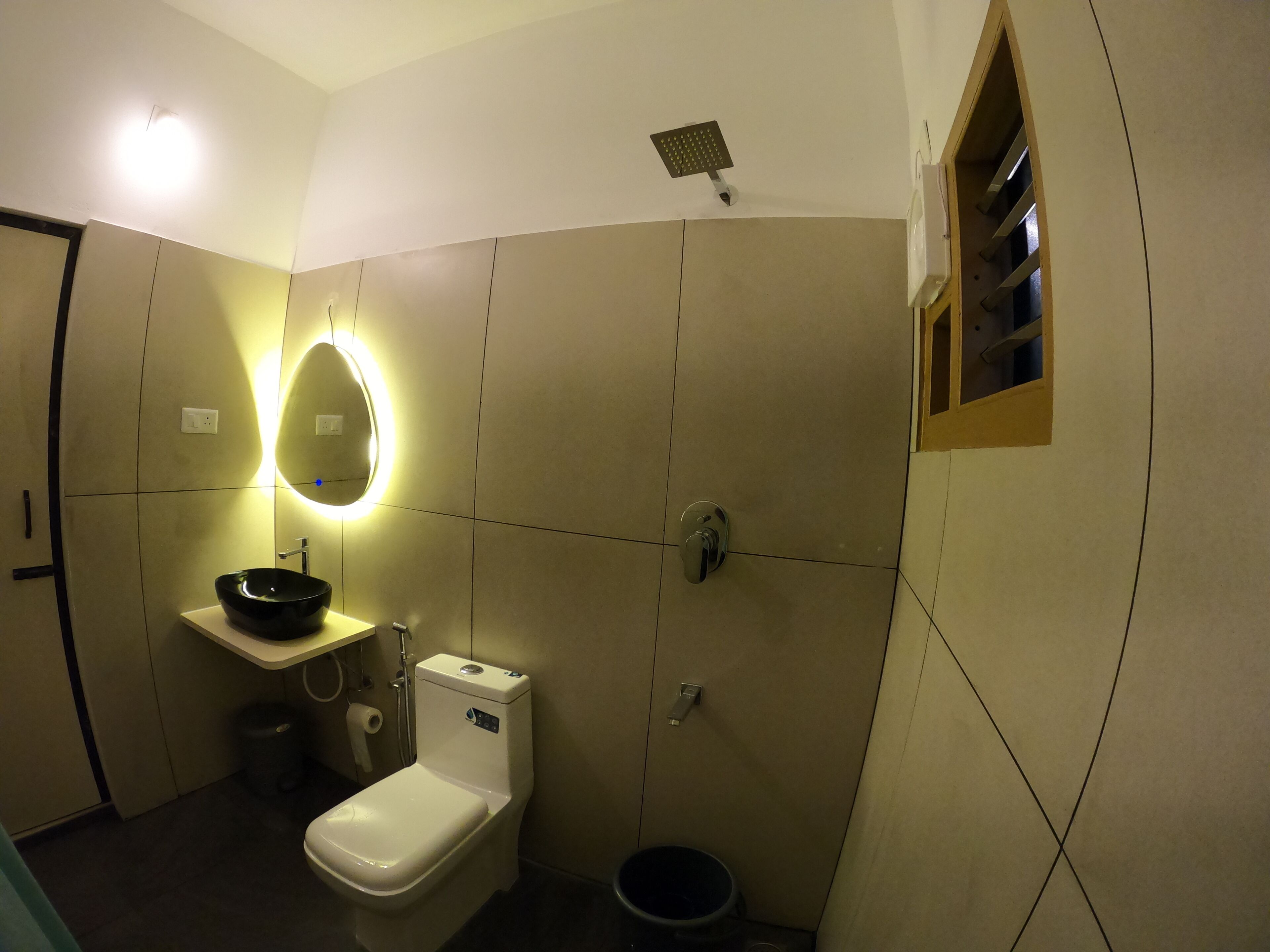 Luxury Villa | Bathroom | Shower, free toiletries, towels