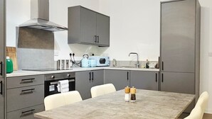 Private kitchen - Luxury Flat 10 Mins from Station + Bike ! (Cambridge)