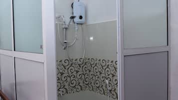 Apartemen, 2 kamar tidur, pemandangan gunung | Kamar mandi | Shower, handuk, sabun, dan sampo