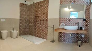 Habitación estándar (Pomice) | Baño | Secador de pelo y toallas