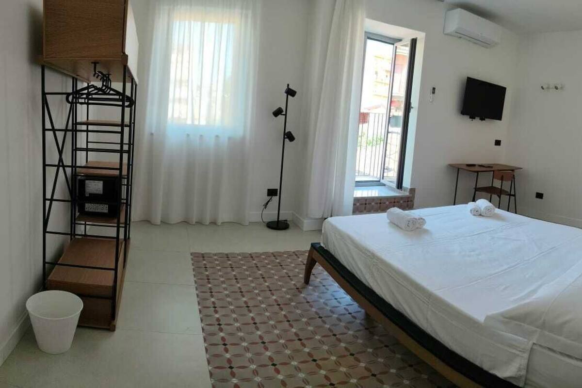 Standard Room (Pomice) | In-room safe, WiFi (free), bed sheets