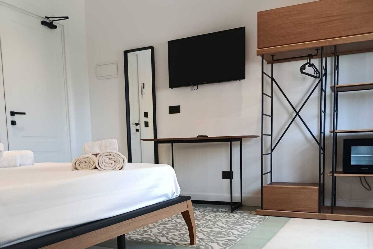 Standard Room | In-room safe, WiFi (free), bed sheets