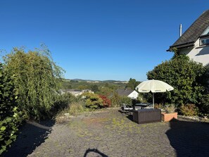 Outdoor dining - Vrbo Property (Mörschied)