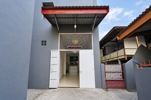 Unclassified image, 2 of 37, button - Hotel O Wisma Fortuner (Makassar)