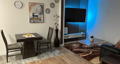 2BR Devonshire/Transcona Suite | Near Shopping |Fast Wi-Fi | Near Malls |Netflix