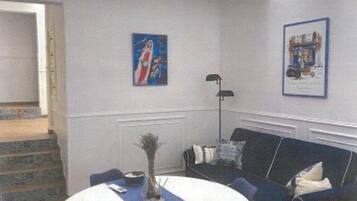 House, 1 Bedroom | Dining room