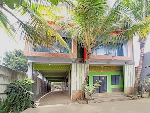 Exterior - Townhouse Oak Hotel Lestari (Jember)