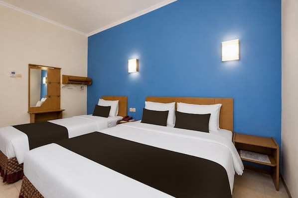 Family Suite | Desk, free WiFi, bed sheets