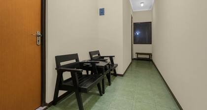 Townhouse Oak Hotel Lestari