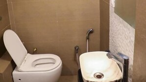 Ducha, toallas, jabón, shampoo