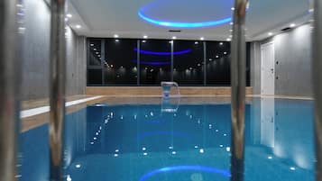 Indendørs pool